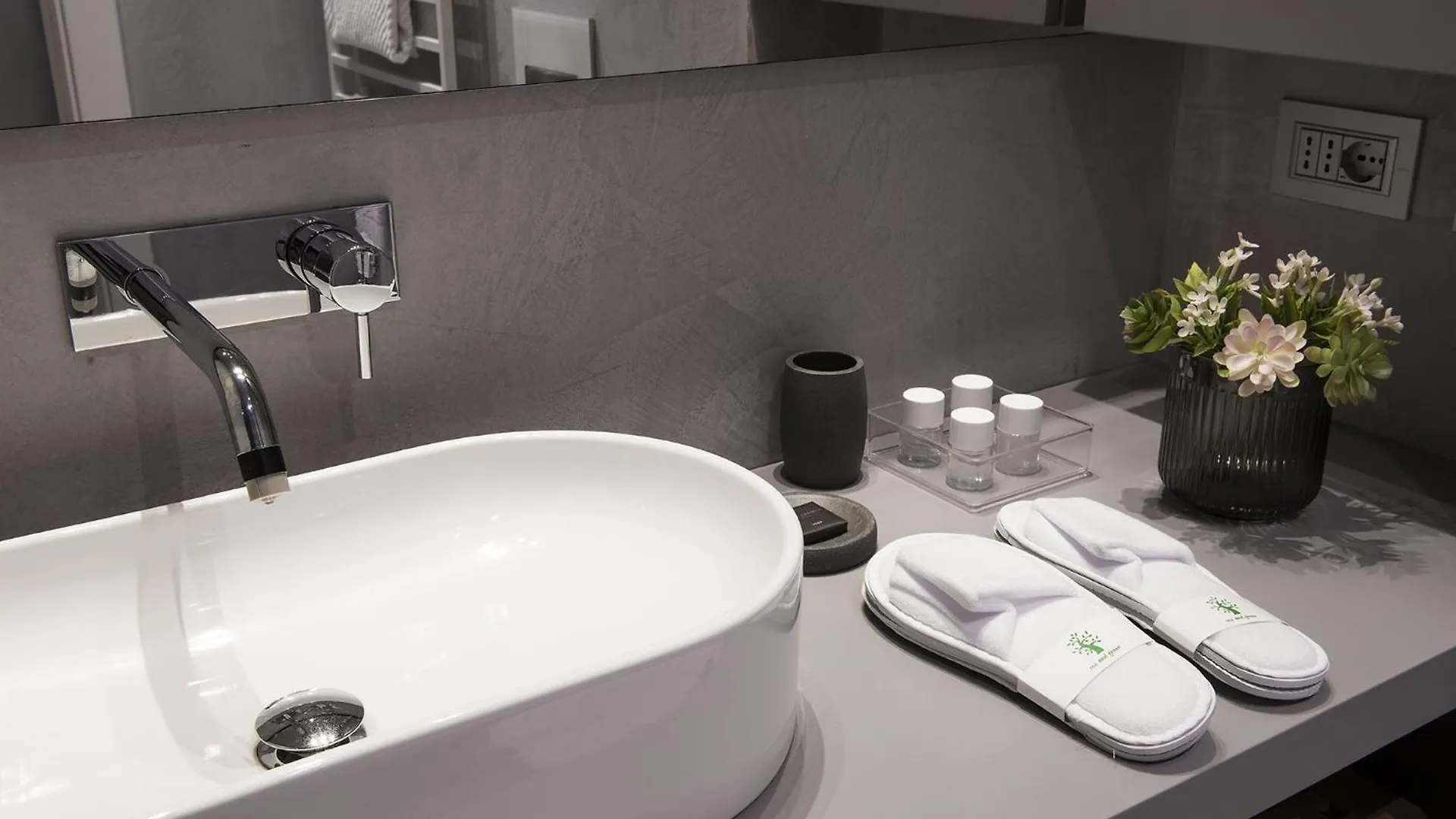 Fifty Eight Milan Duomo Two Bedrooms 0*,  Italy