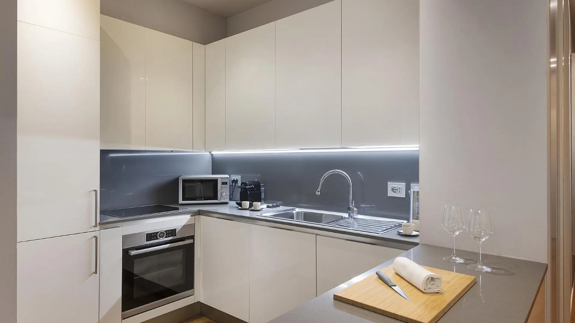 Fifty Eight Milan Duomo Two Bedrooms Italy
